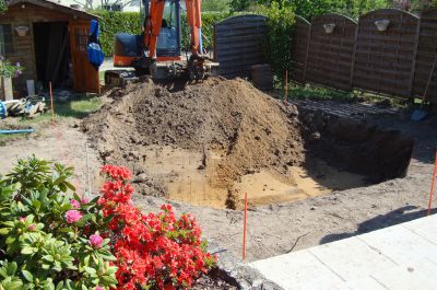 Piscine et terrain de tennis